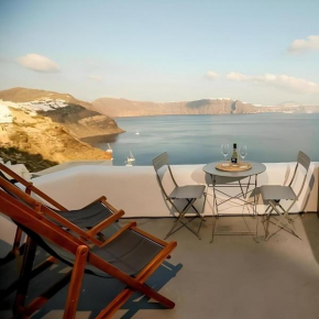 Caldera's Dream Cave House with hot tub & sea view